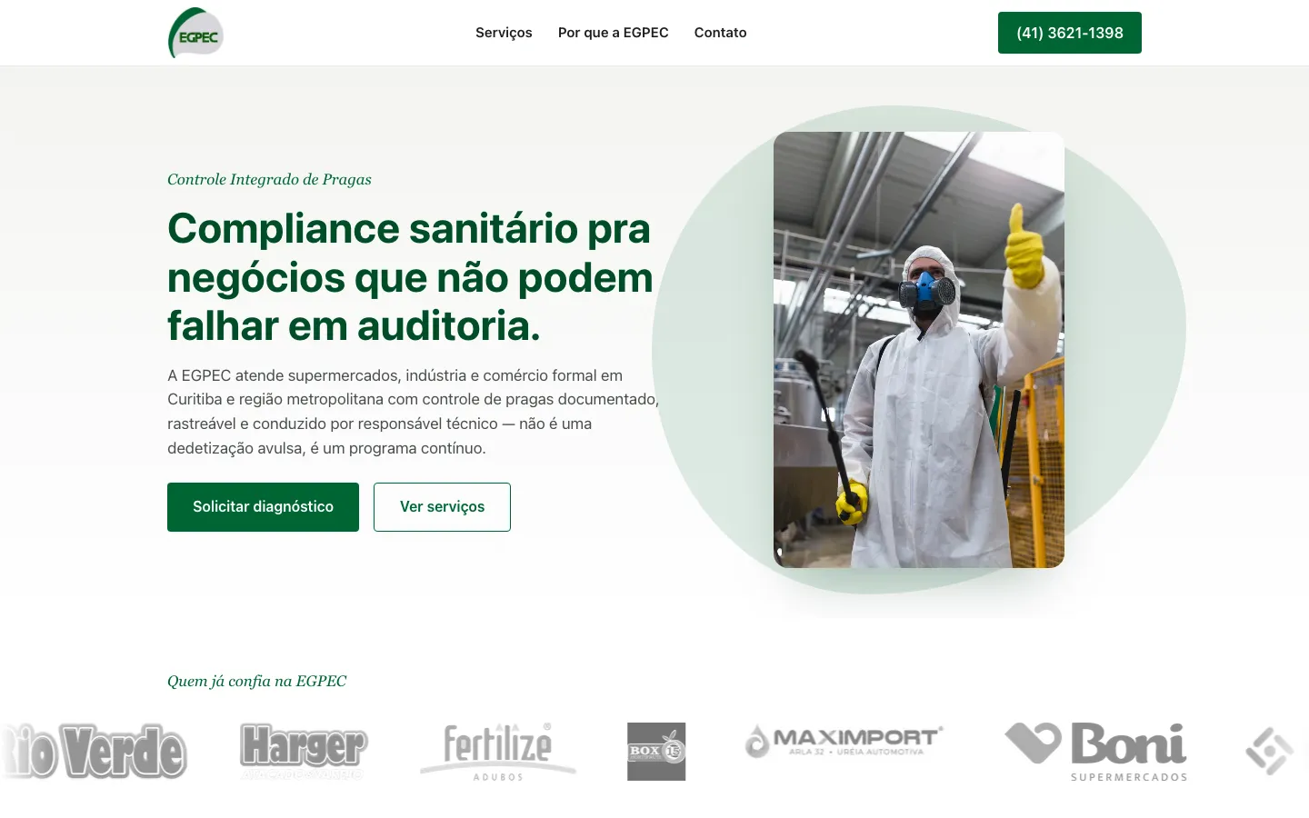 Homepage do site institucional da EGPEC, com fundo verde claro e foto real de técnico em ambiente industrial