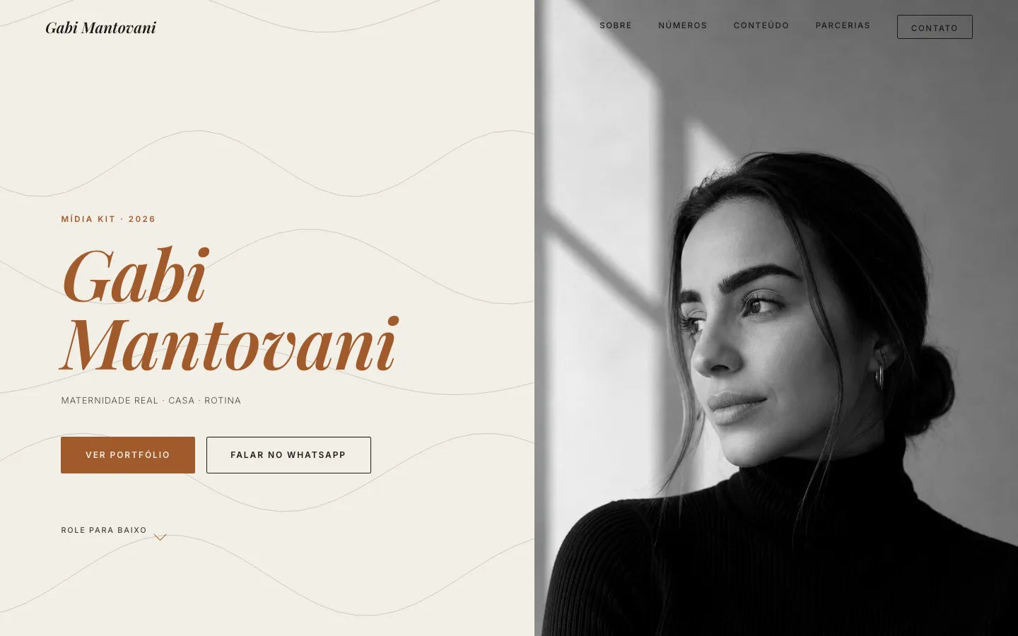 Homepage do mídia kit digital de Gabi Mantovani, com retrato em preto e branco e tipografia editorial